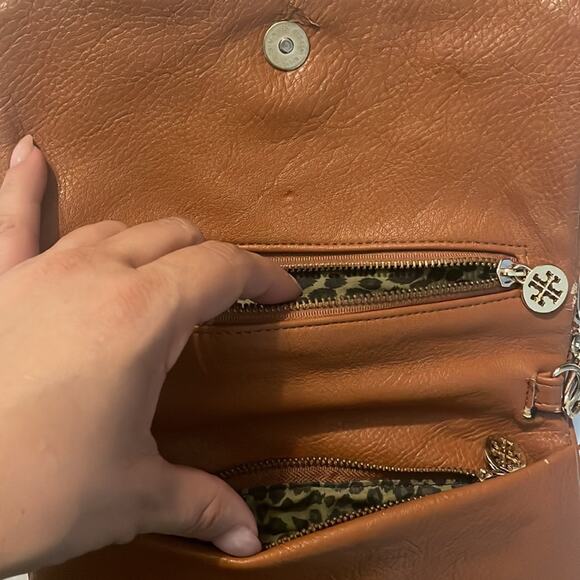 Tory Burch Brown leather Reva flap Clutch with gold chain strap - Picture 12 of 14